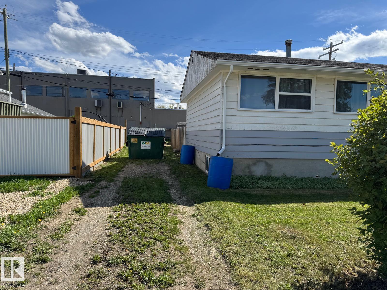 4907 51 AV — photo 27