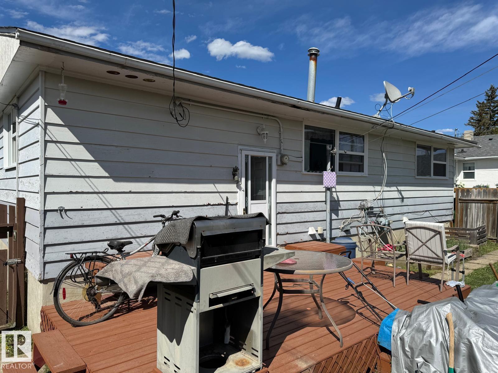 4907 51 AV — photo 29