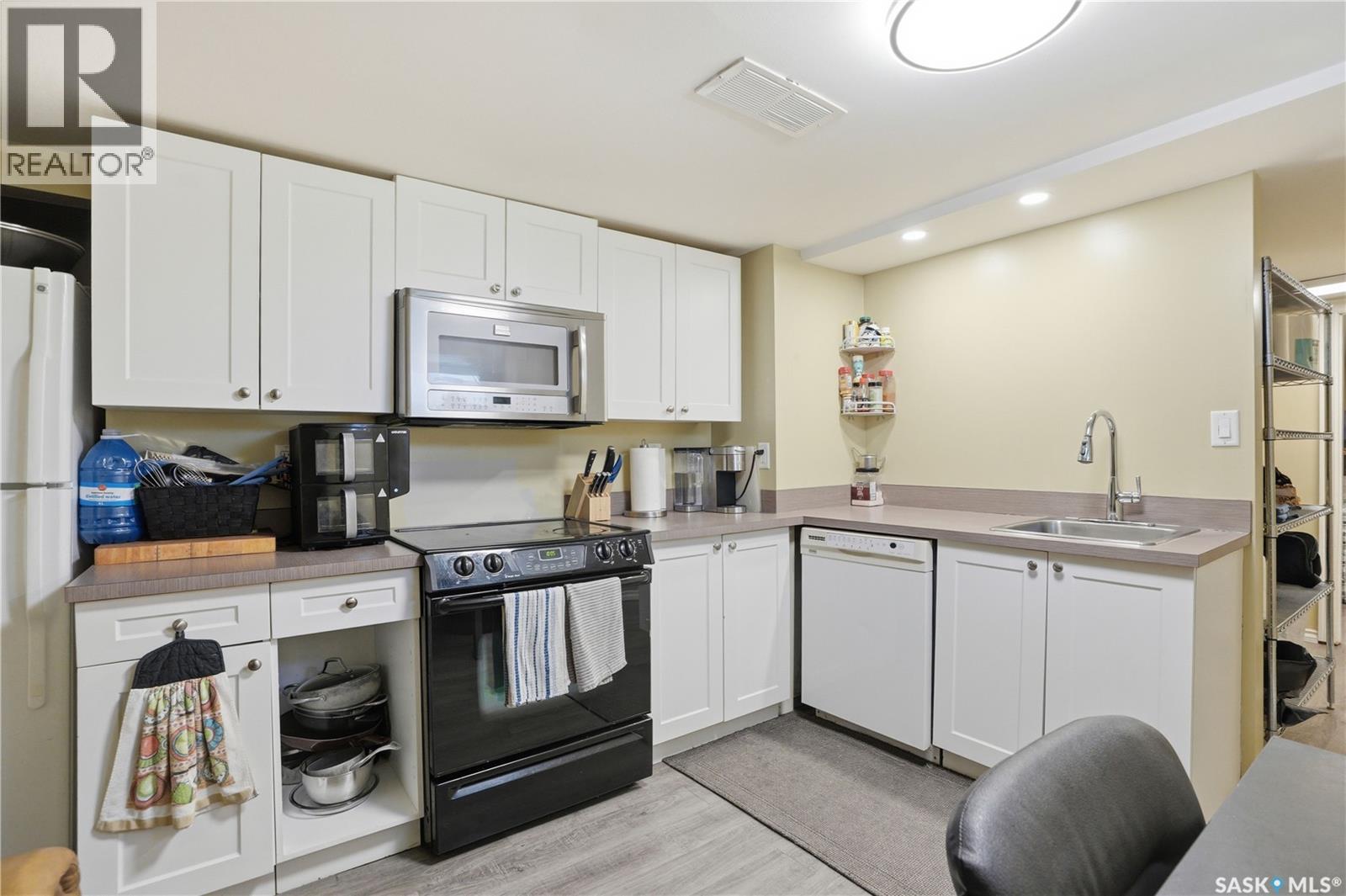 228 8th STREET E - 27