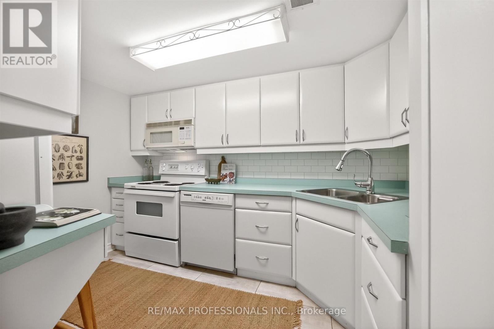 #122 80 QUEBEC AVENUE - 13