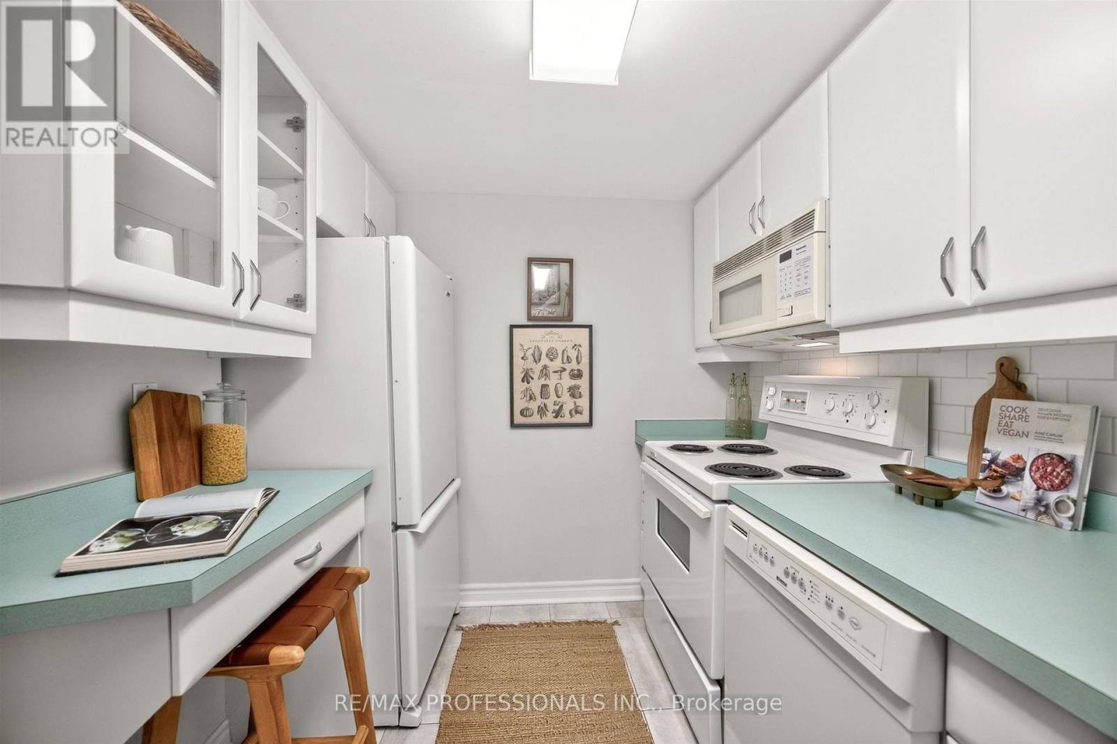 #122 80 QUEBEC AVENUE - 14