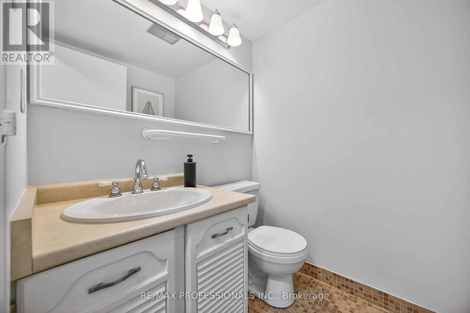#122 80 QUEBEC AVENUE - 15