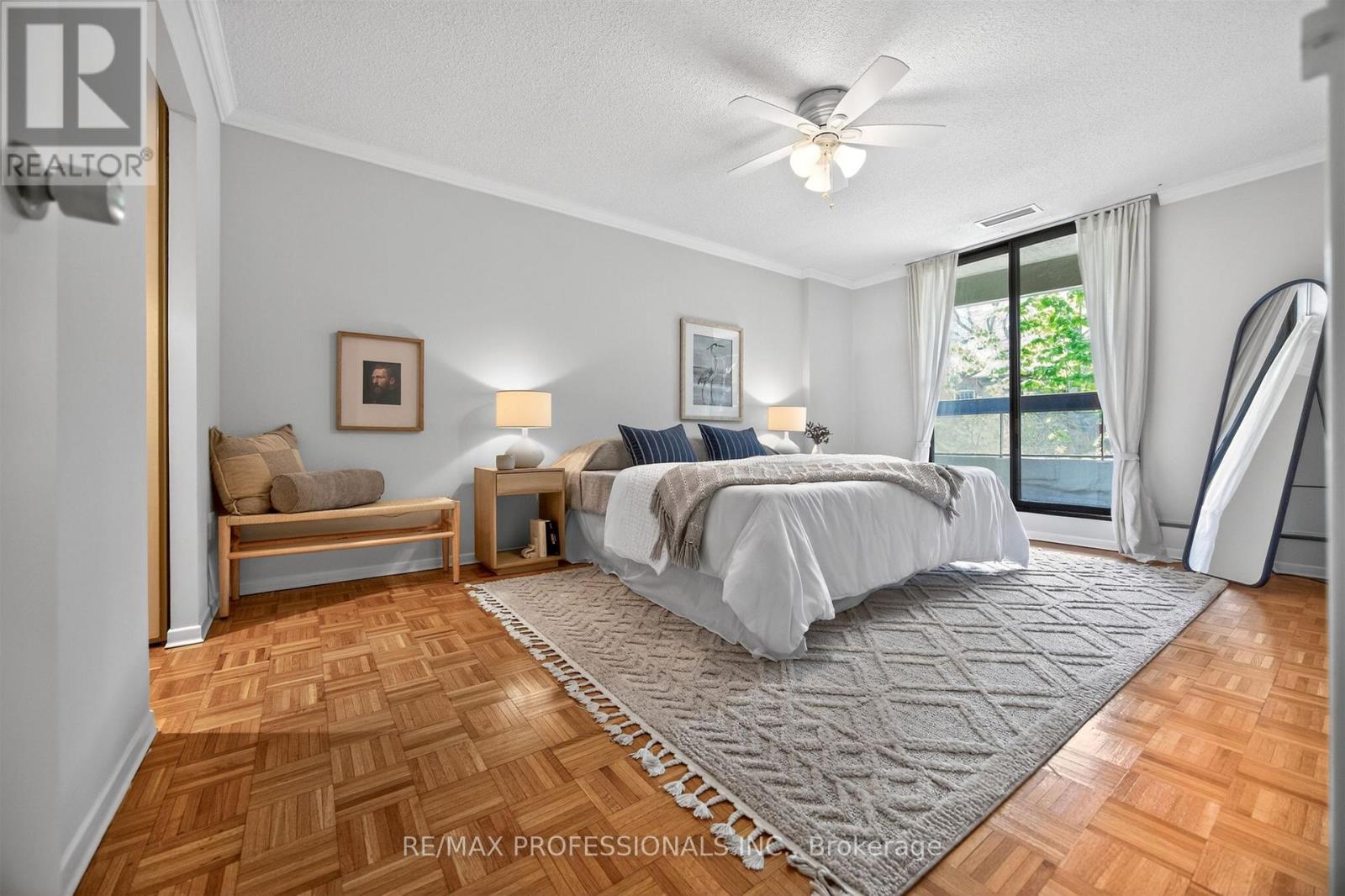 #122 80 QUEBEC AVENUE - 18