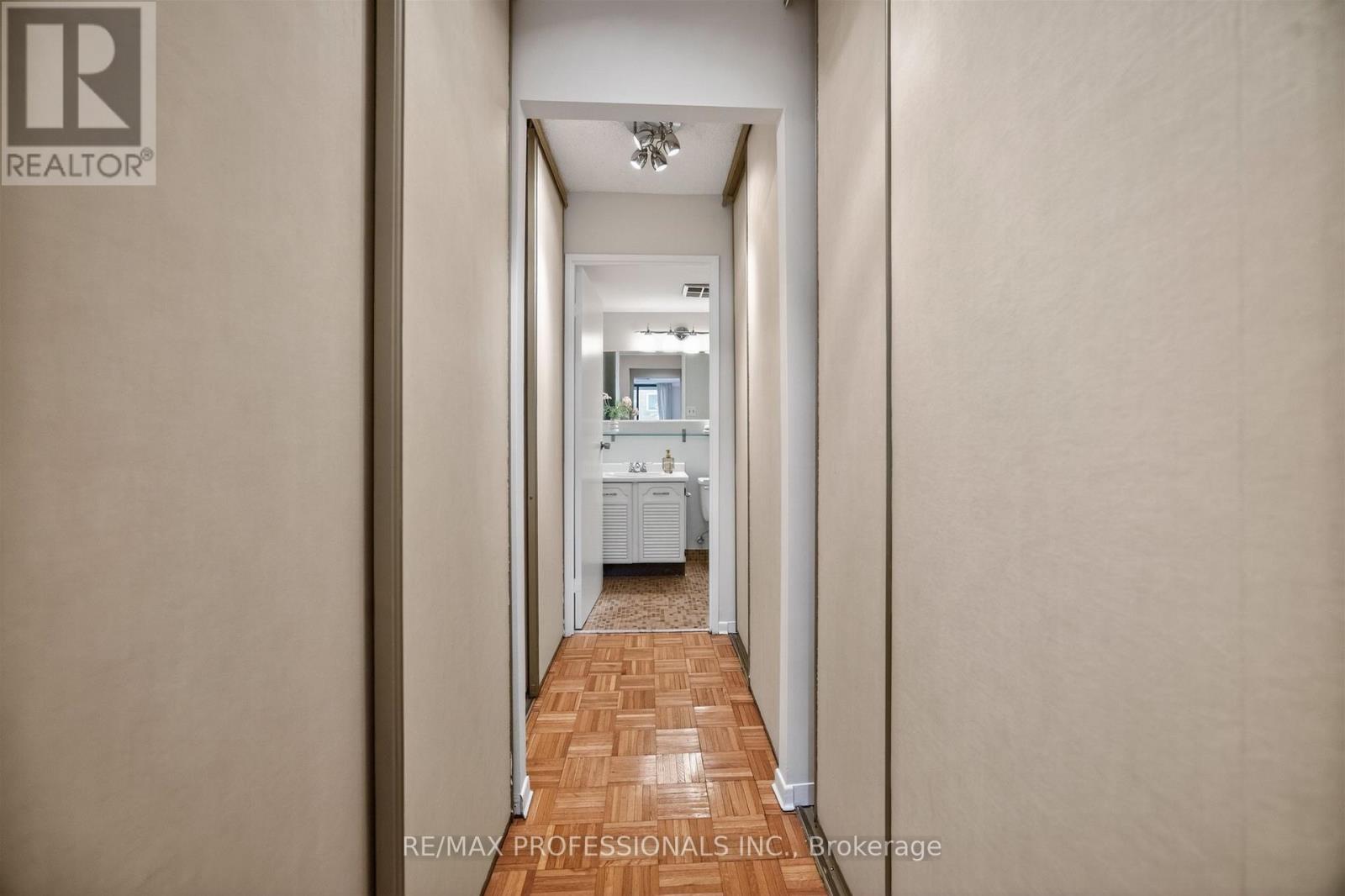 #122 80 QUEBEC AVENUE - 22