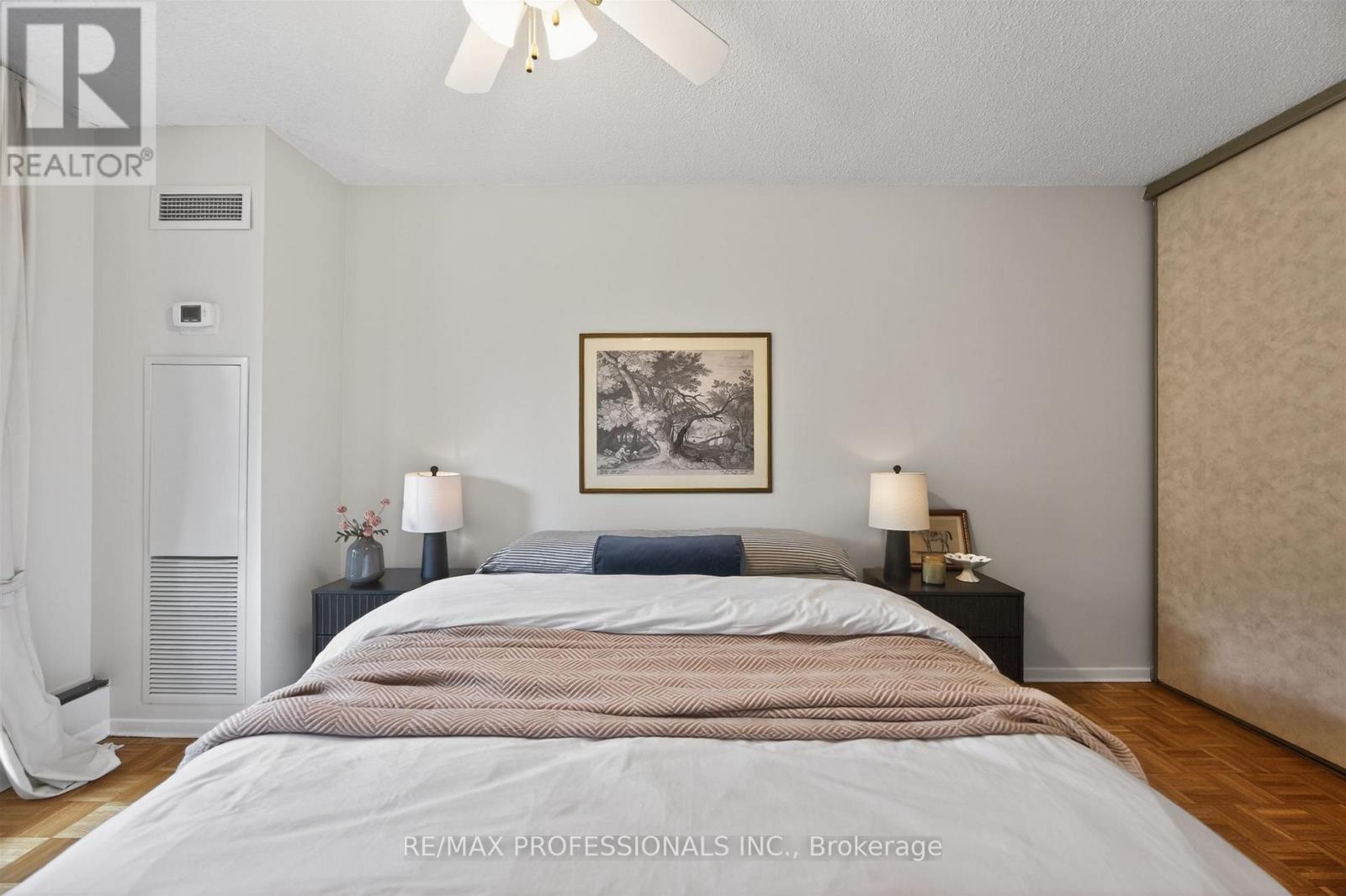 #122 80 QUEBEC AVENUE - 25