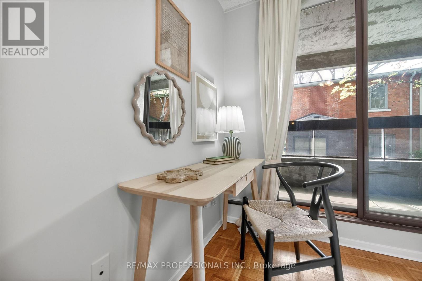 #122 80 QUEBEC AVENUE - 26