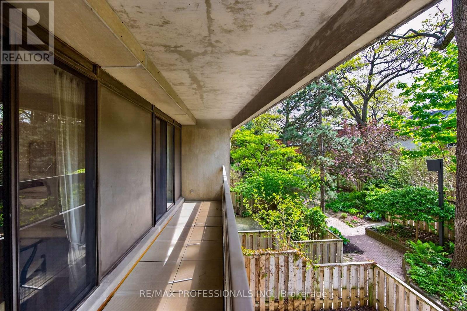 #122 80 QUEBEC AVENUE - 28