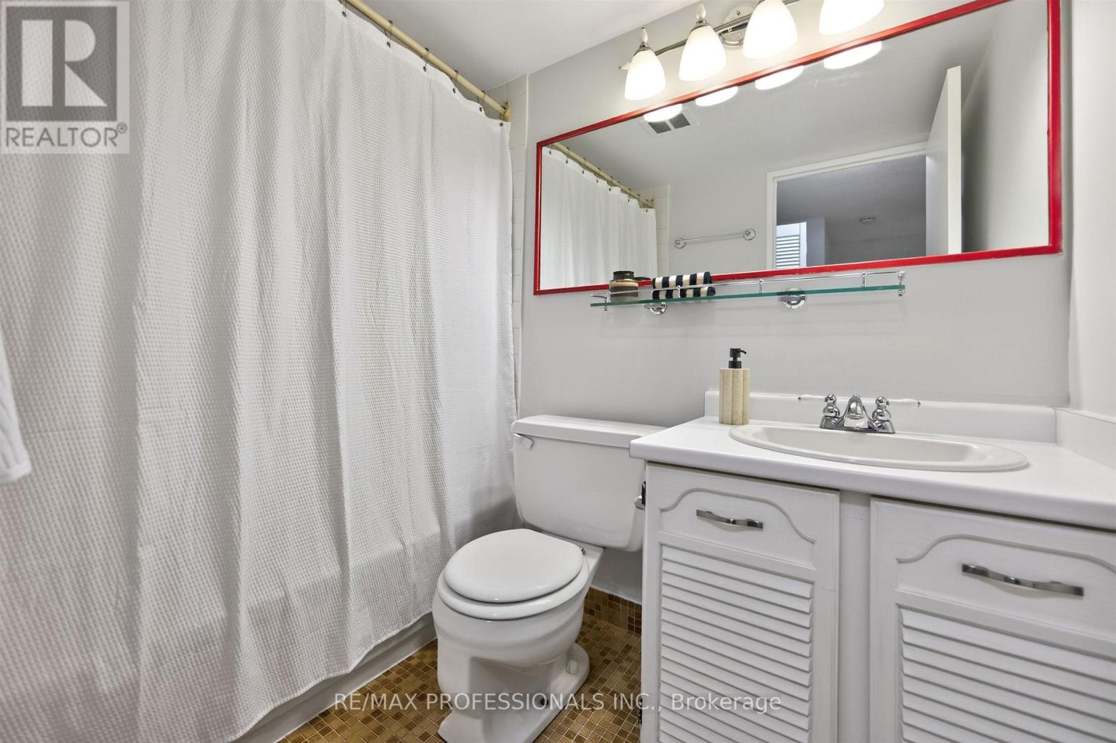 #122 80 QUEBEC AVENUE - 29