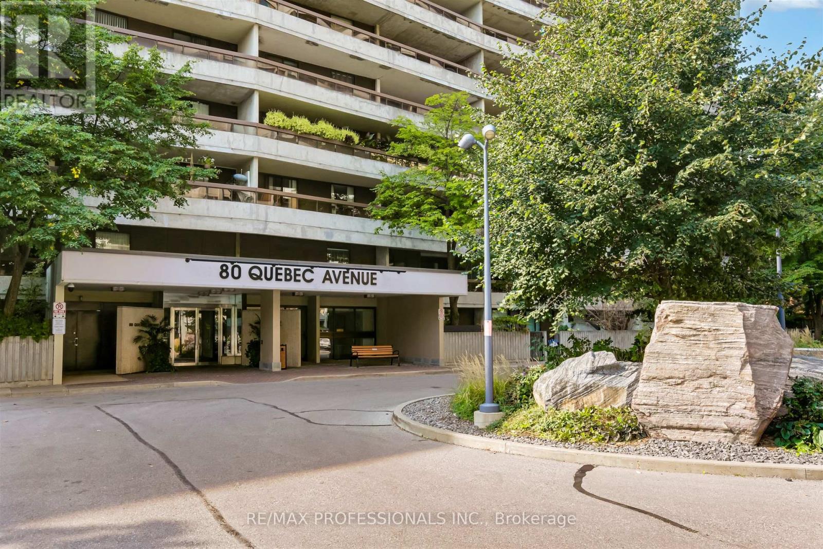 #122 80 QUEBEC AVENUE - Image 3