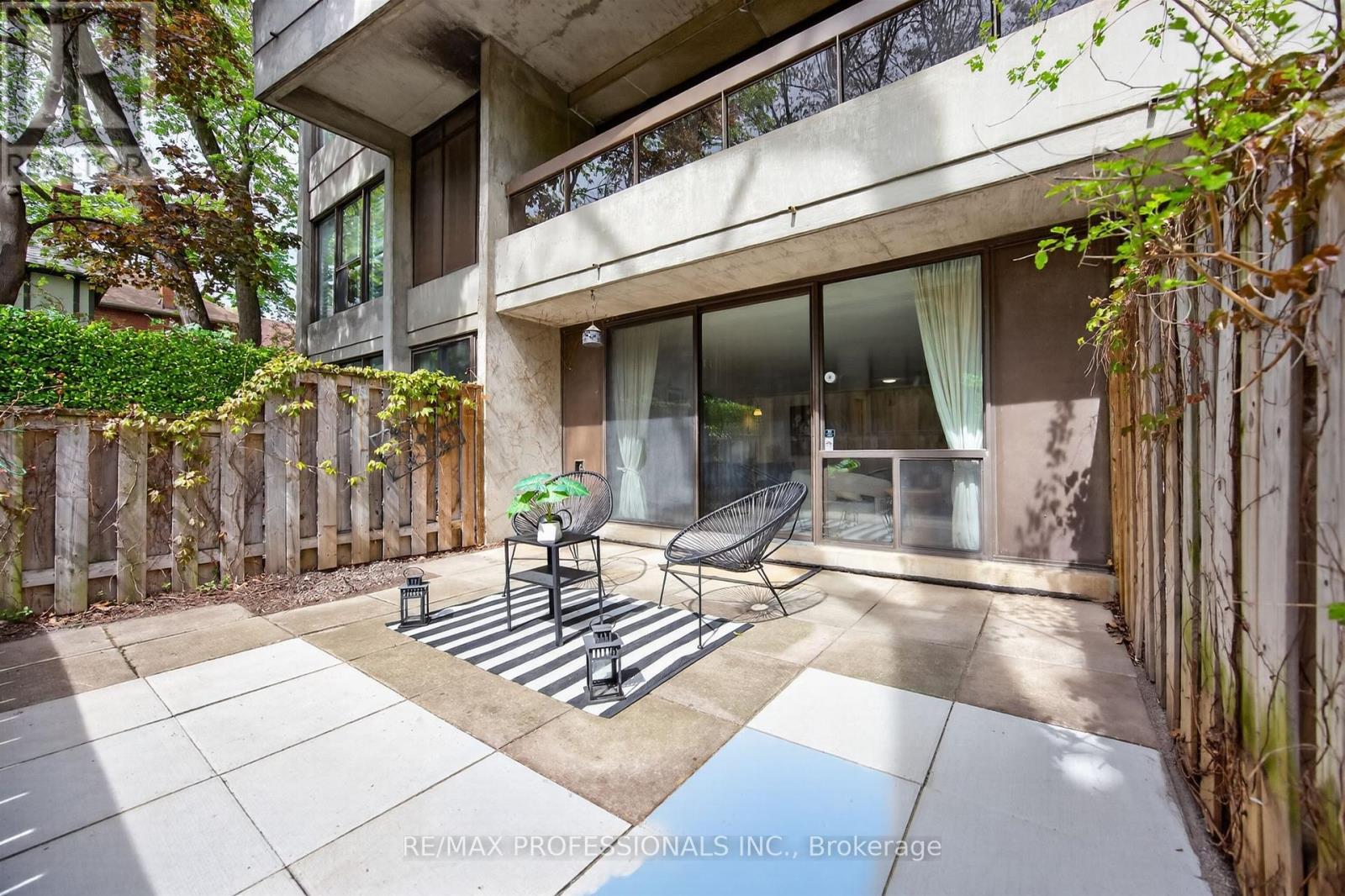 #122 80 QUEBEC AVENUE - 30