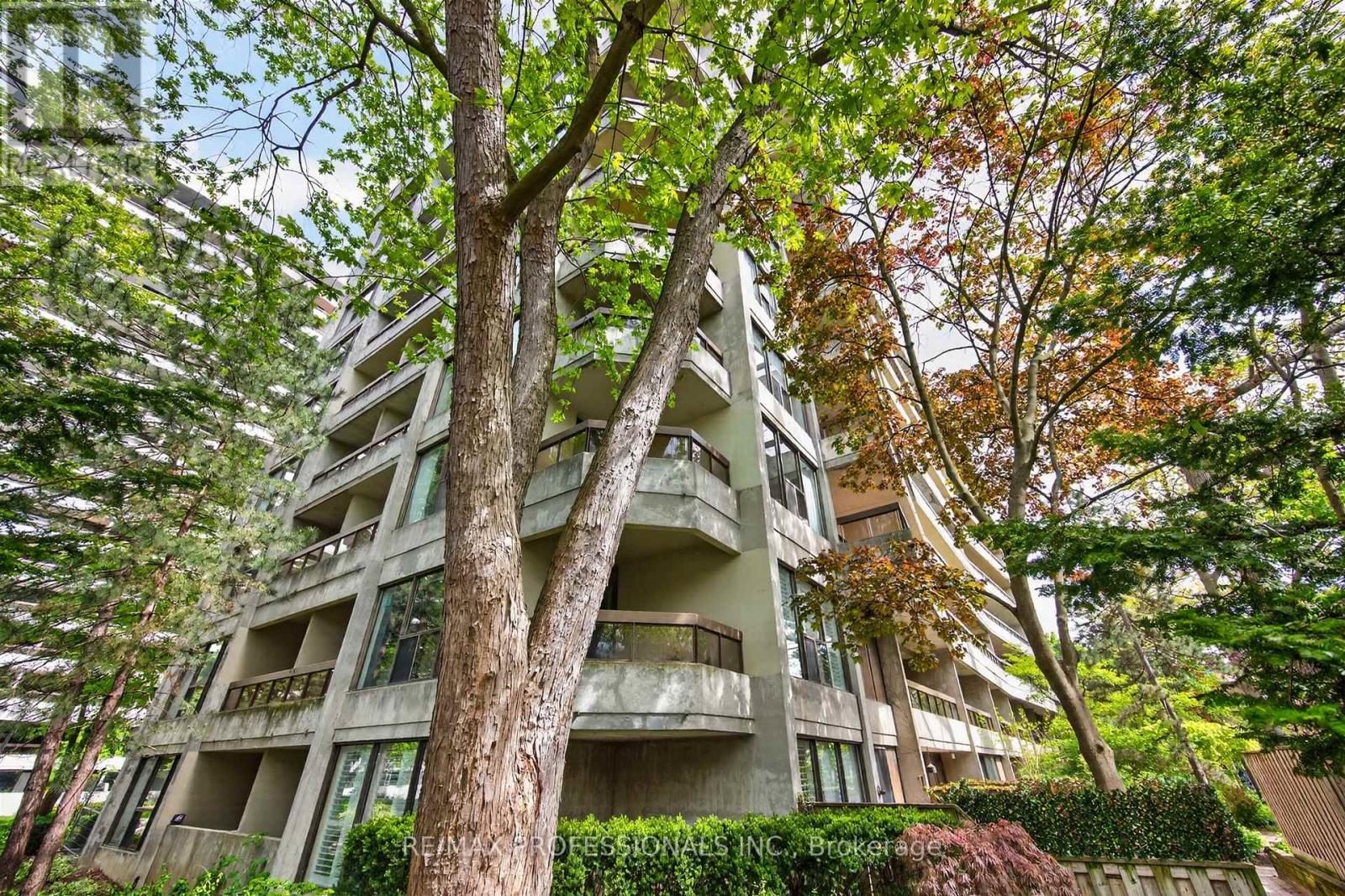 #122 80 QUEBEC AVENUE - 32