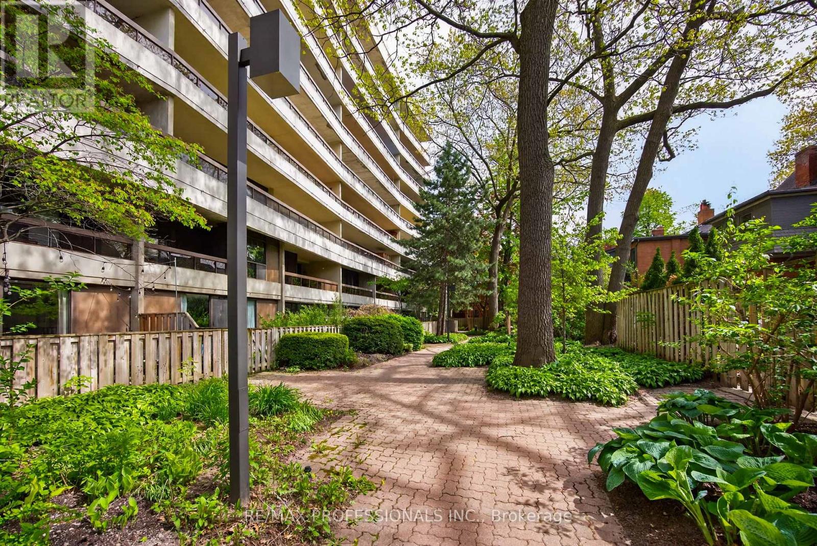 #122 80 QUEBEC AVENUE - 34