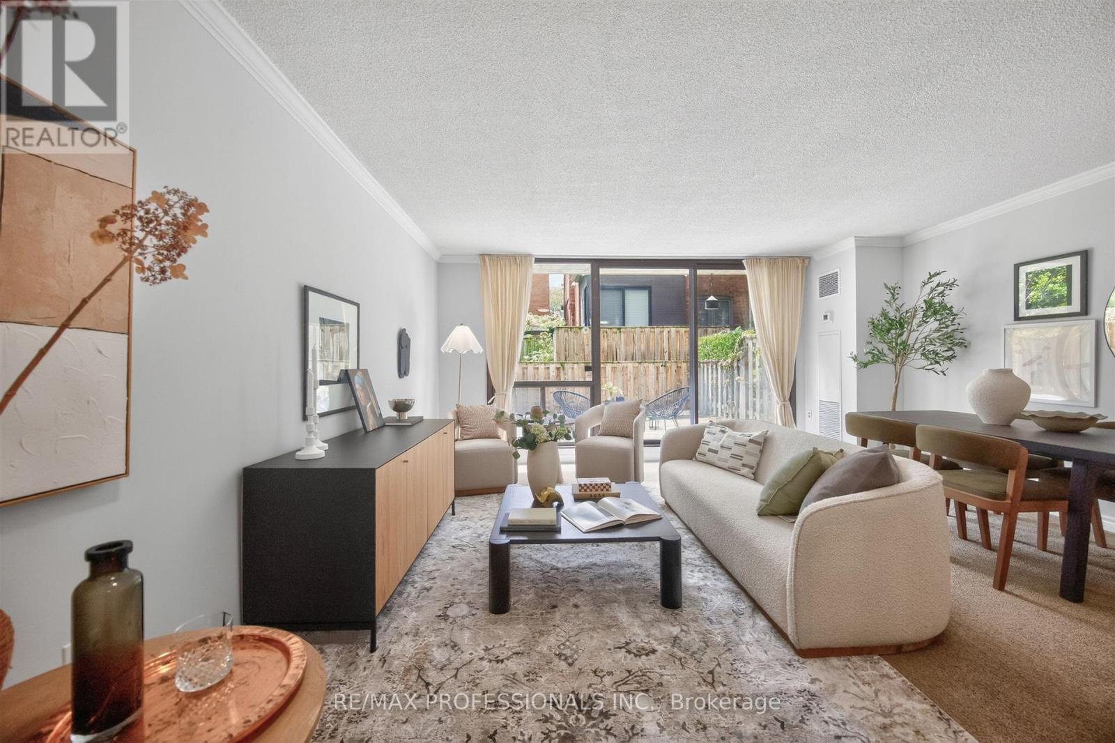 #122 80 QUEBEC AVENUE - 6