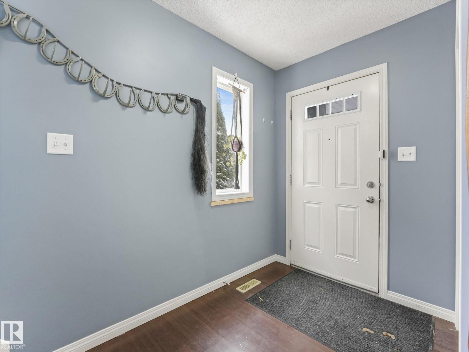 32 CARAGANA WY - 4
