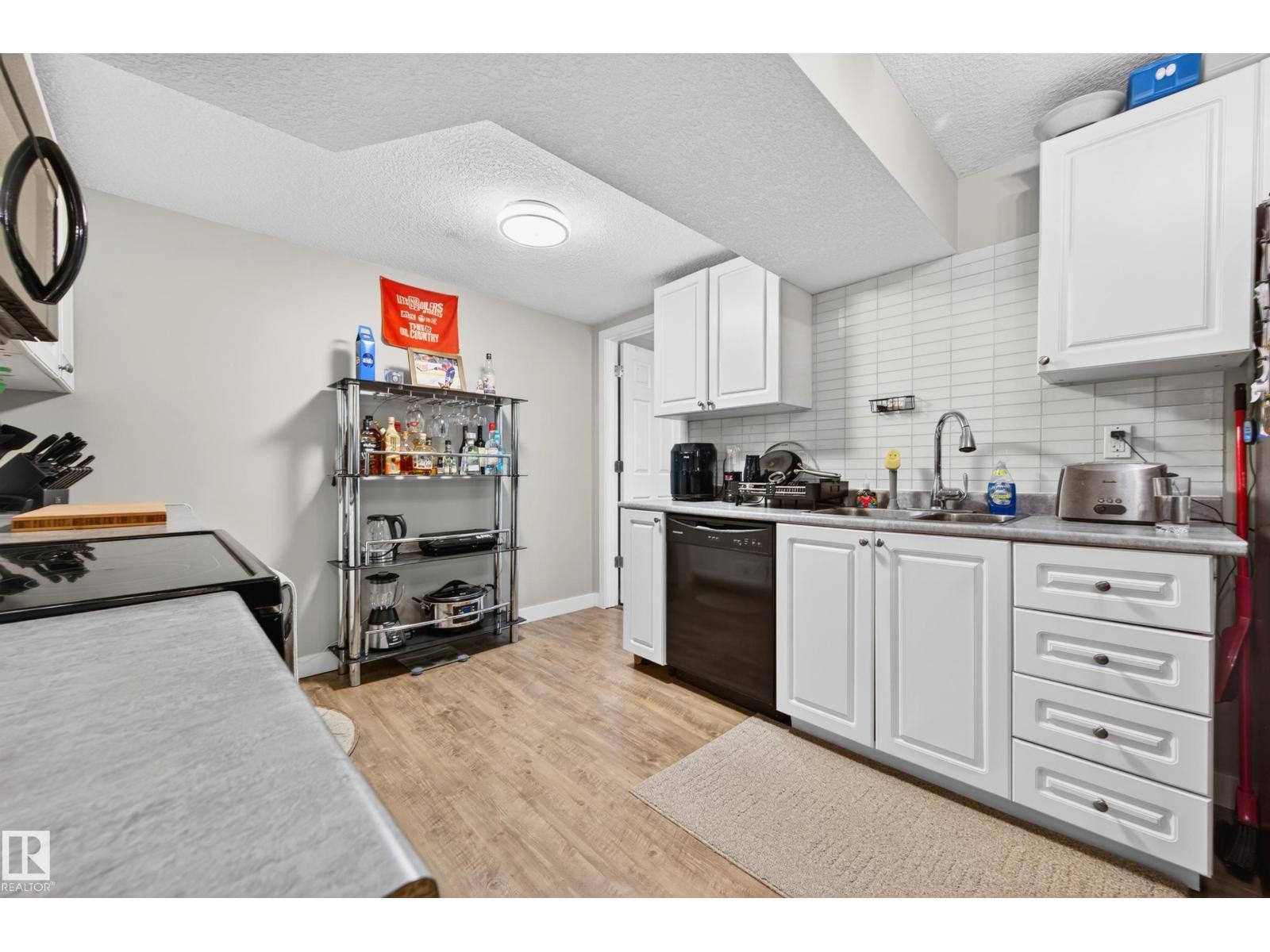 3412 142 AV NW - 32
