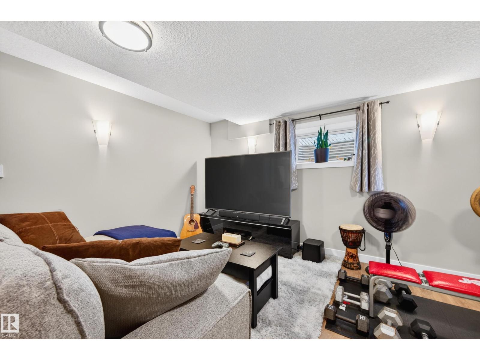 3412 142 AV NW - 34