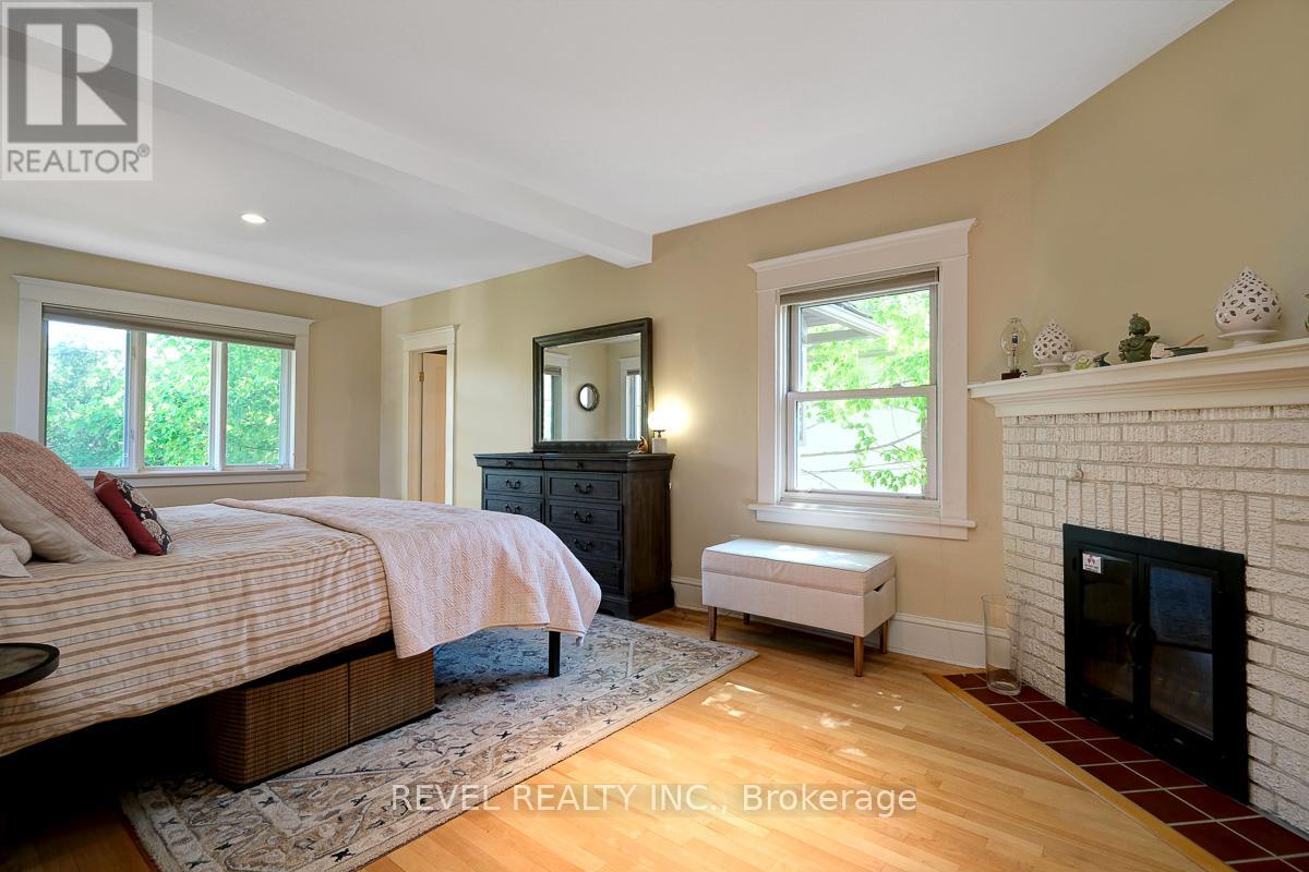320 CLEMOW AVENUE - 21