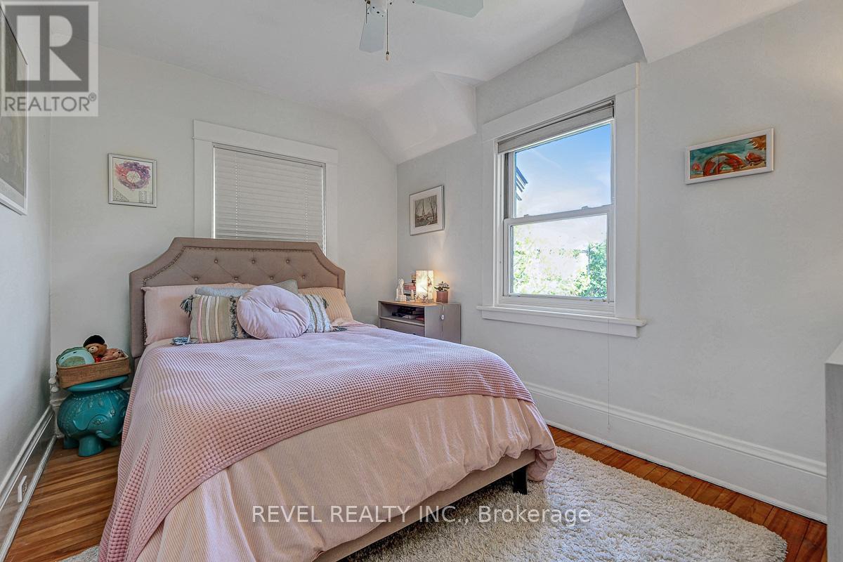 320 CLEMOW AVENUE - 26