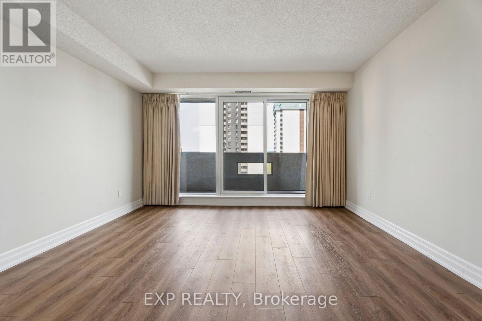 #1304 67 CAROLINE STREET S - 32