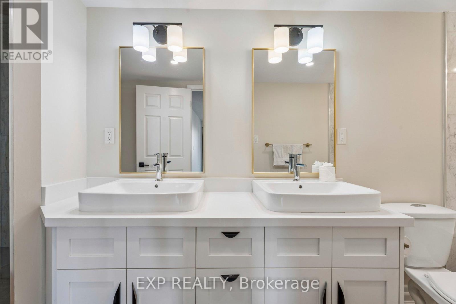 #1304 67 CAROLINE STREET S - 36