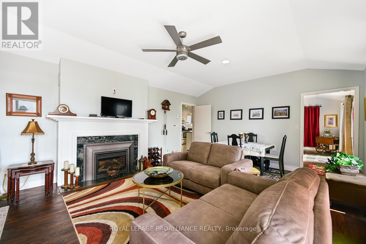 10 CLIFFSIDE CRESCENT - 10