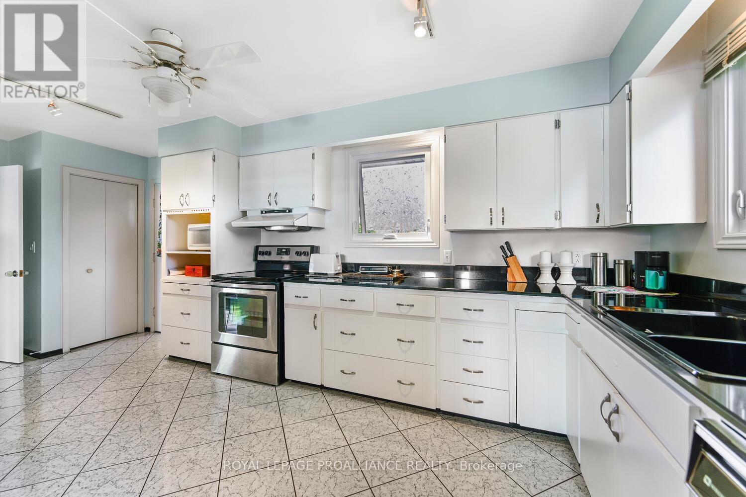 10 CLIFFSIDE CRESCENT - 18
