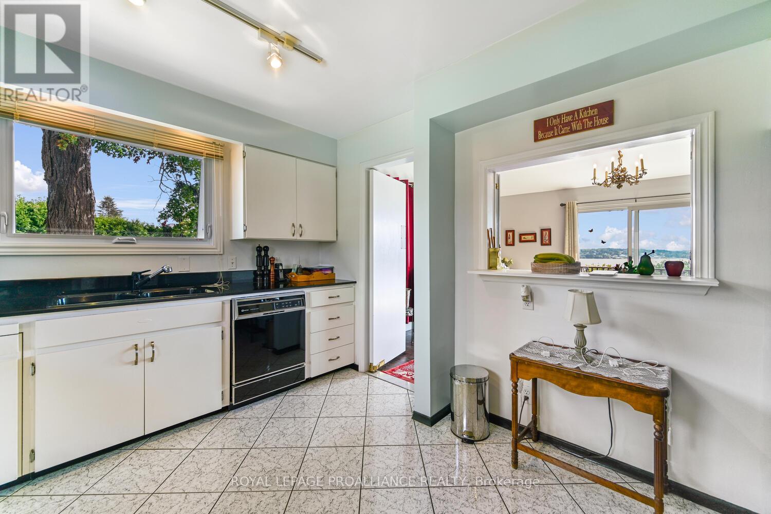 10 CLIFFSIDE CRESCENT - 19