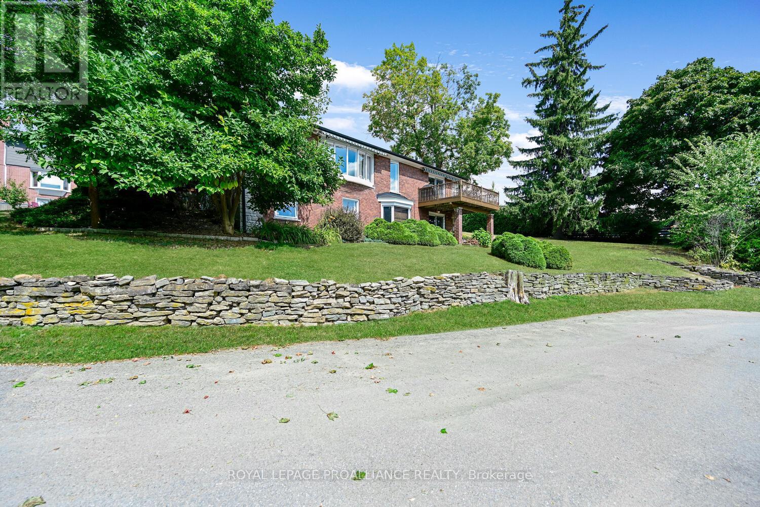 10 CLIFFSIDE CRESCENT - 34