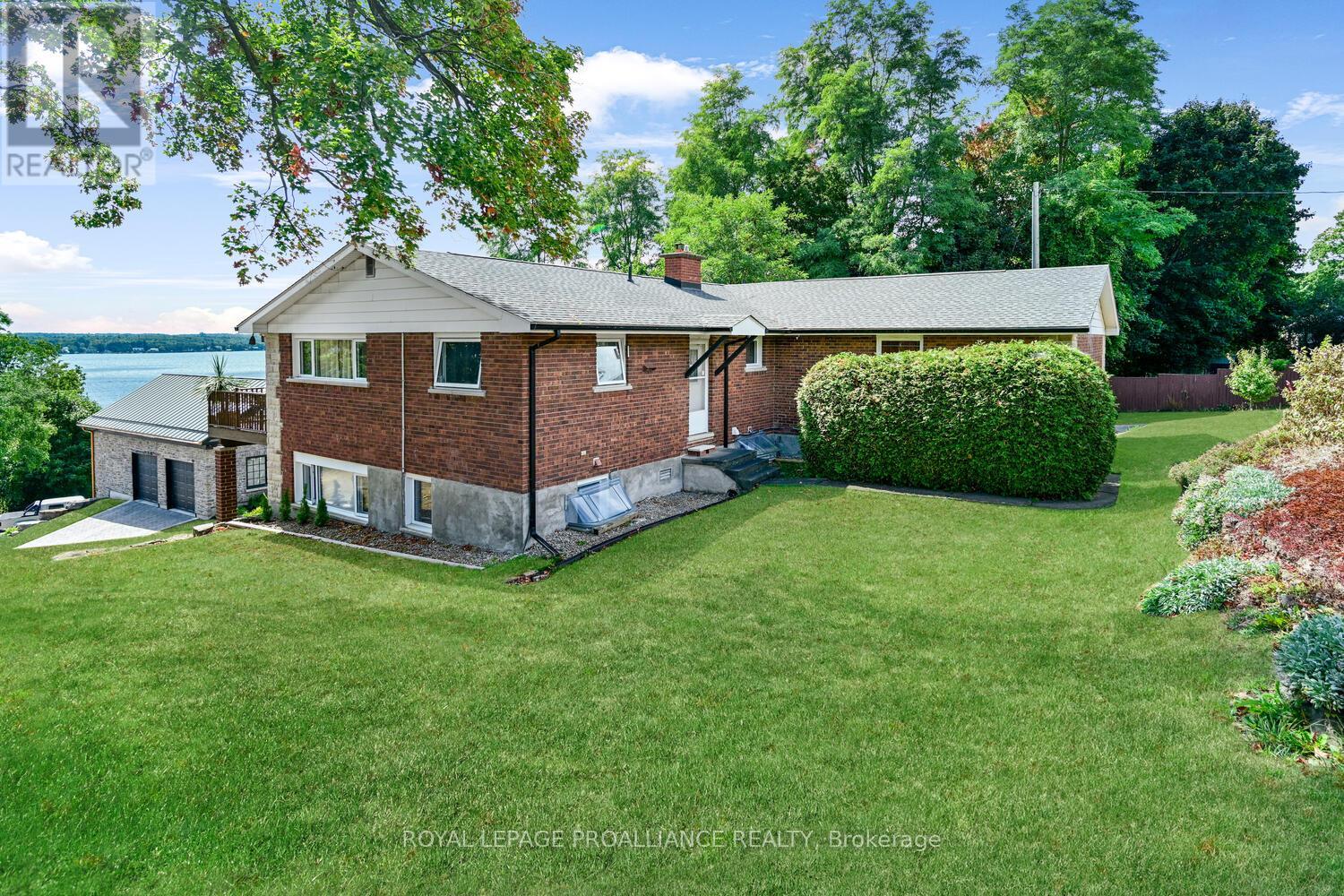 10 CLIFFSIDE CRESCENT - 36