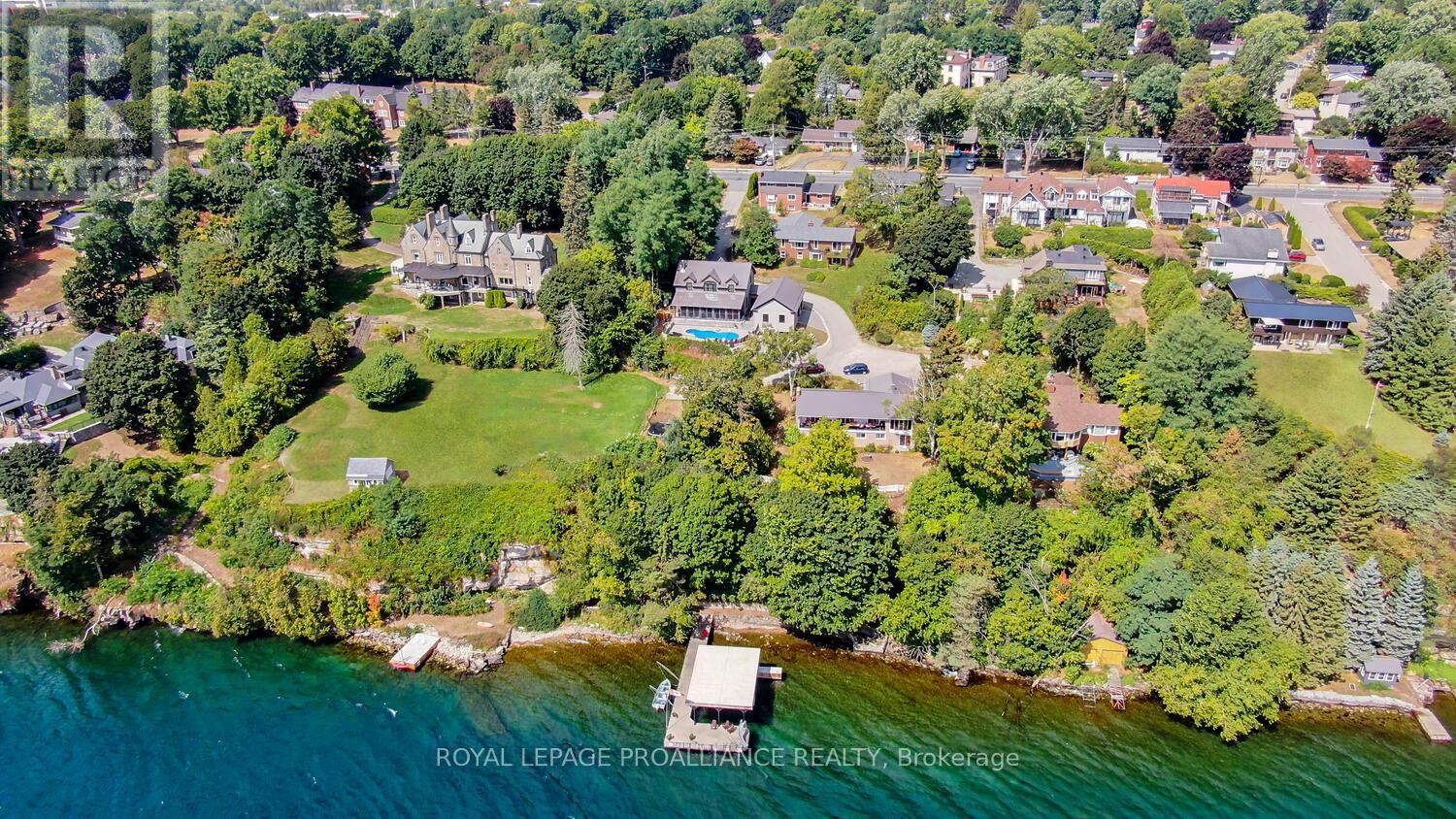 10 CLIFFSIDE CRESCENT - 38