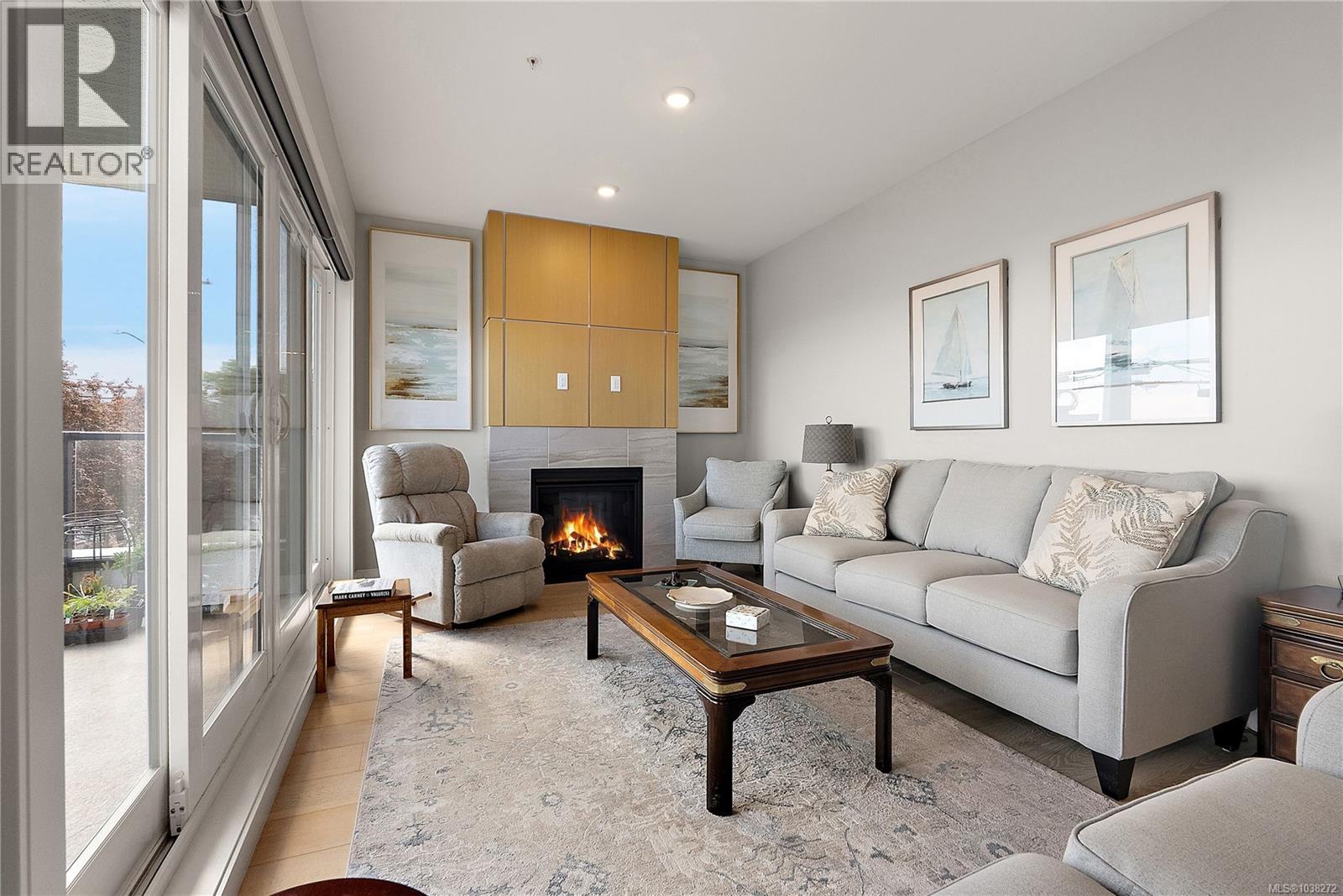 #203 2447 Henry Ave - 10
