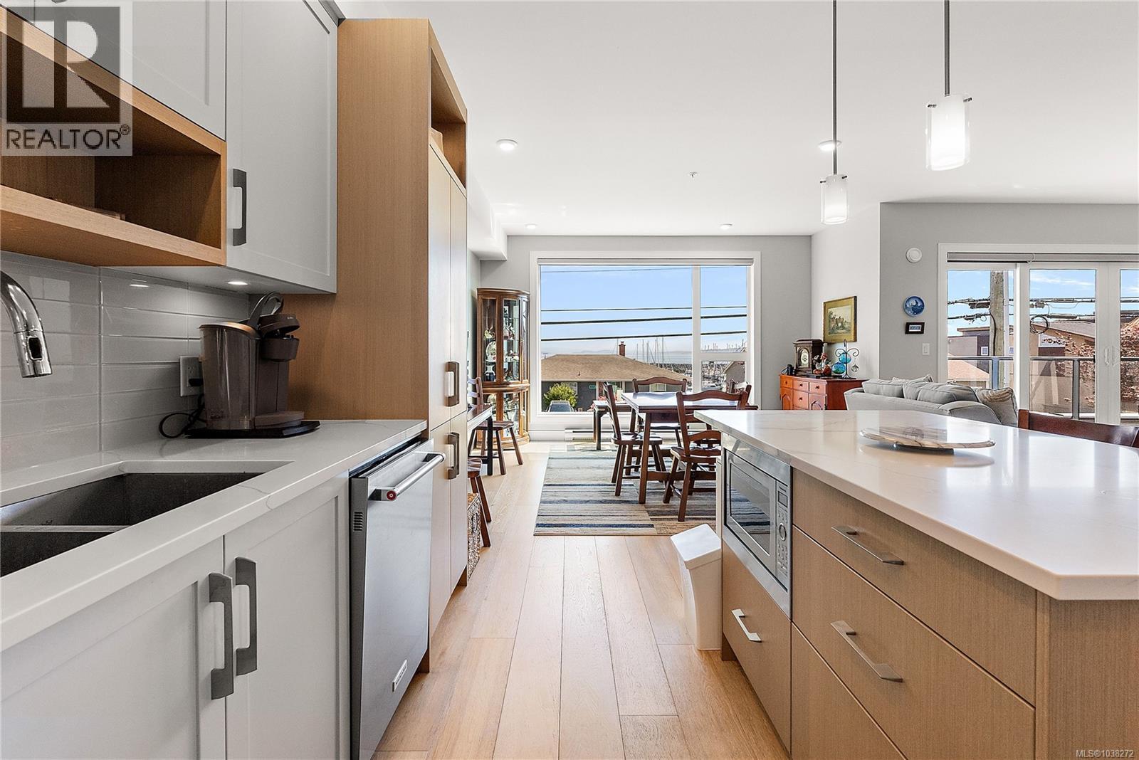 #203 2447 Henry Ave - 16