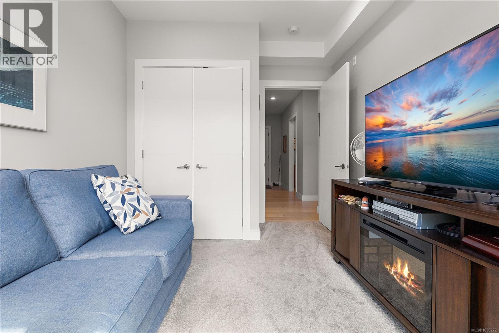 #203 2447 Henry Ave - 23