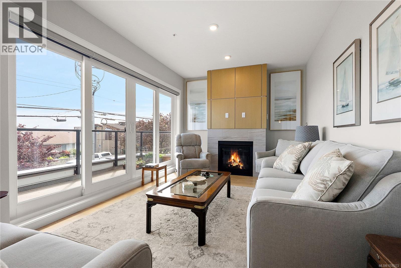 #203 2447 Henry Ave - 3