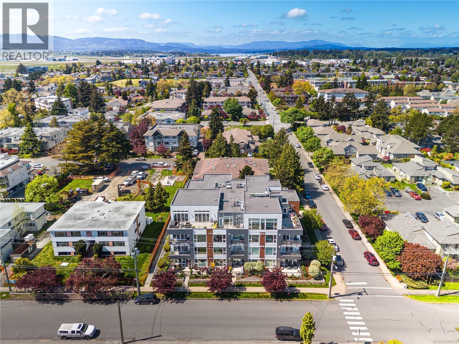 #203 2447 Henry Ave - 30