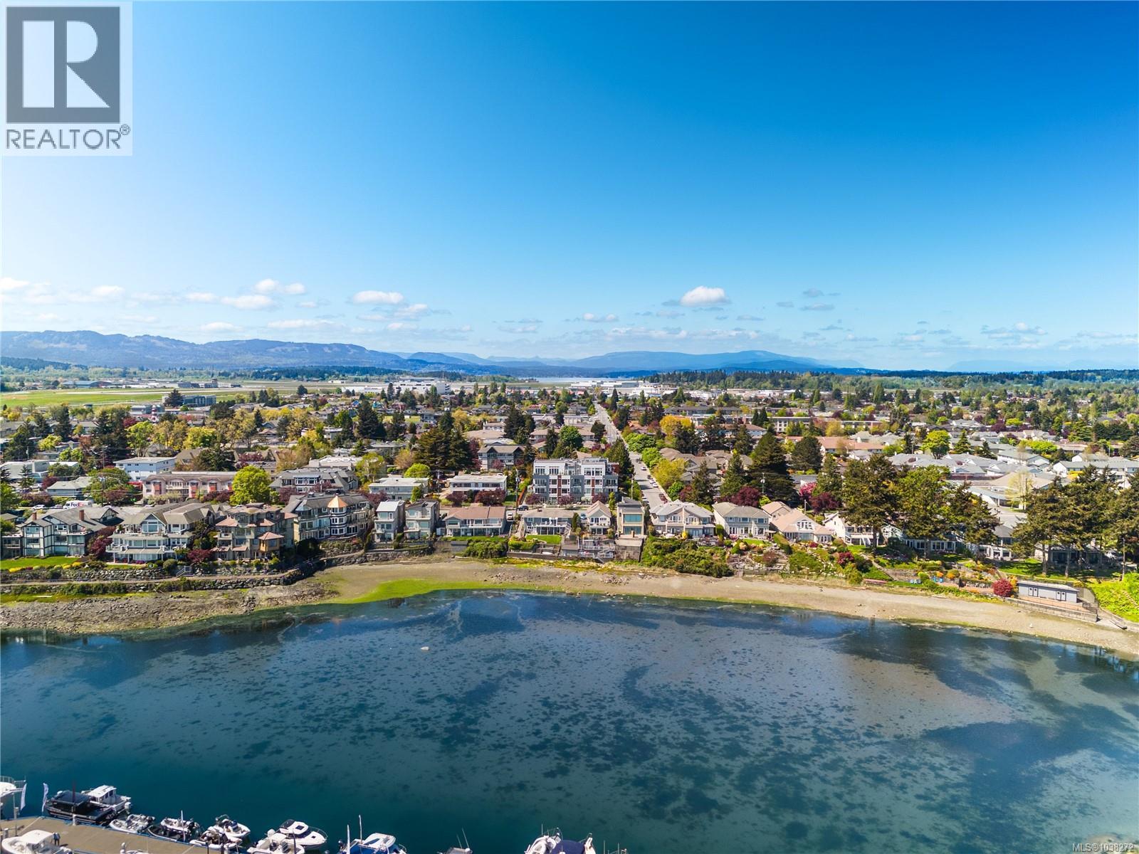 #203 2447 Henry Ave - 31