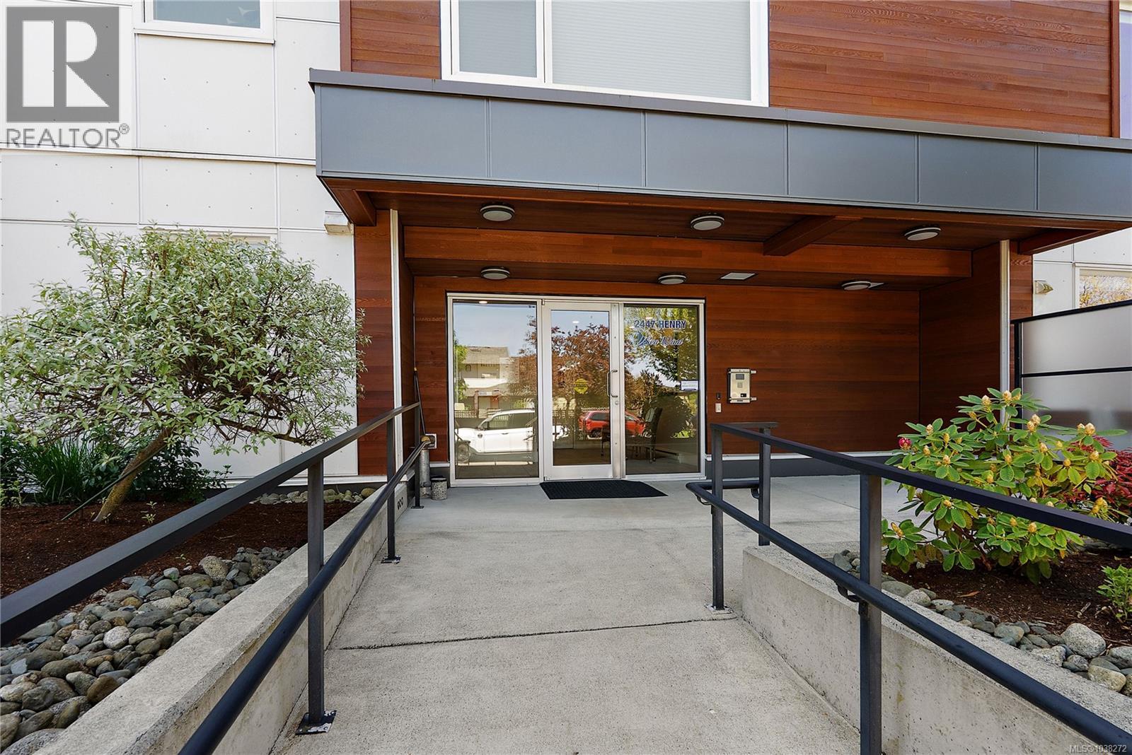 #203 2447 Henry Ave - 7