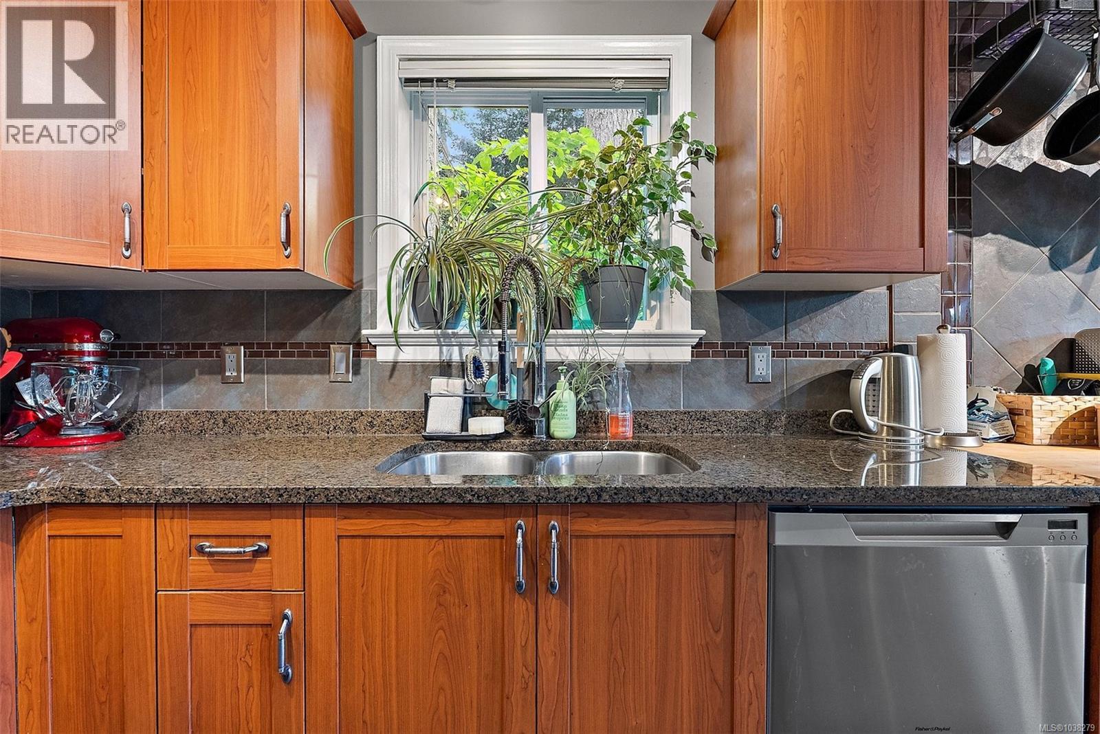 #116 663 Goldstream Ave - 10