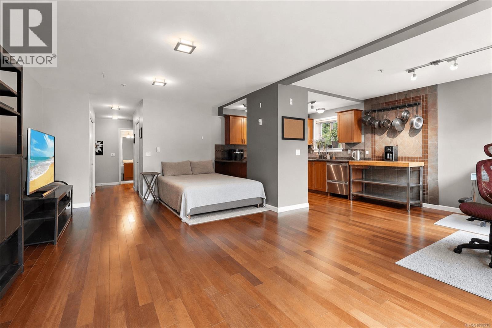 #116 663 Goldstream Ave - 6