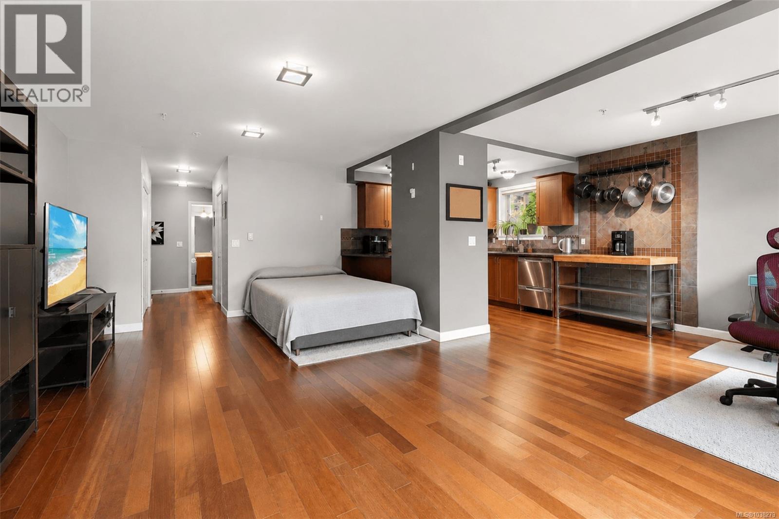 #116 663 Goldstream Ave - 5
