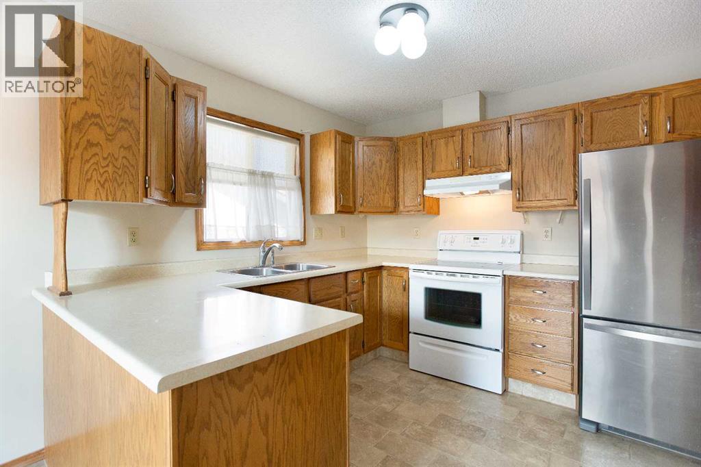 #8 118 Strathcona Road SW - 5