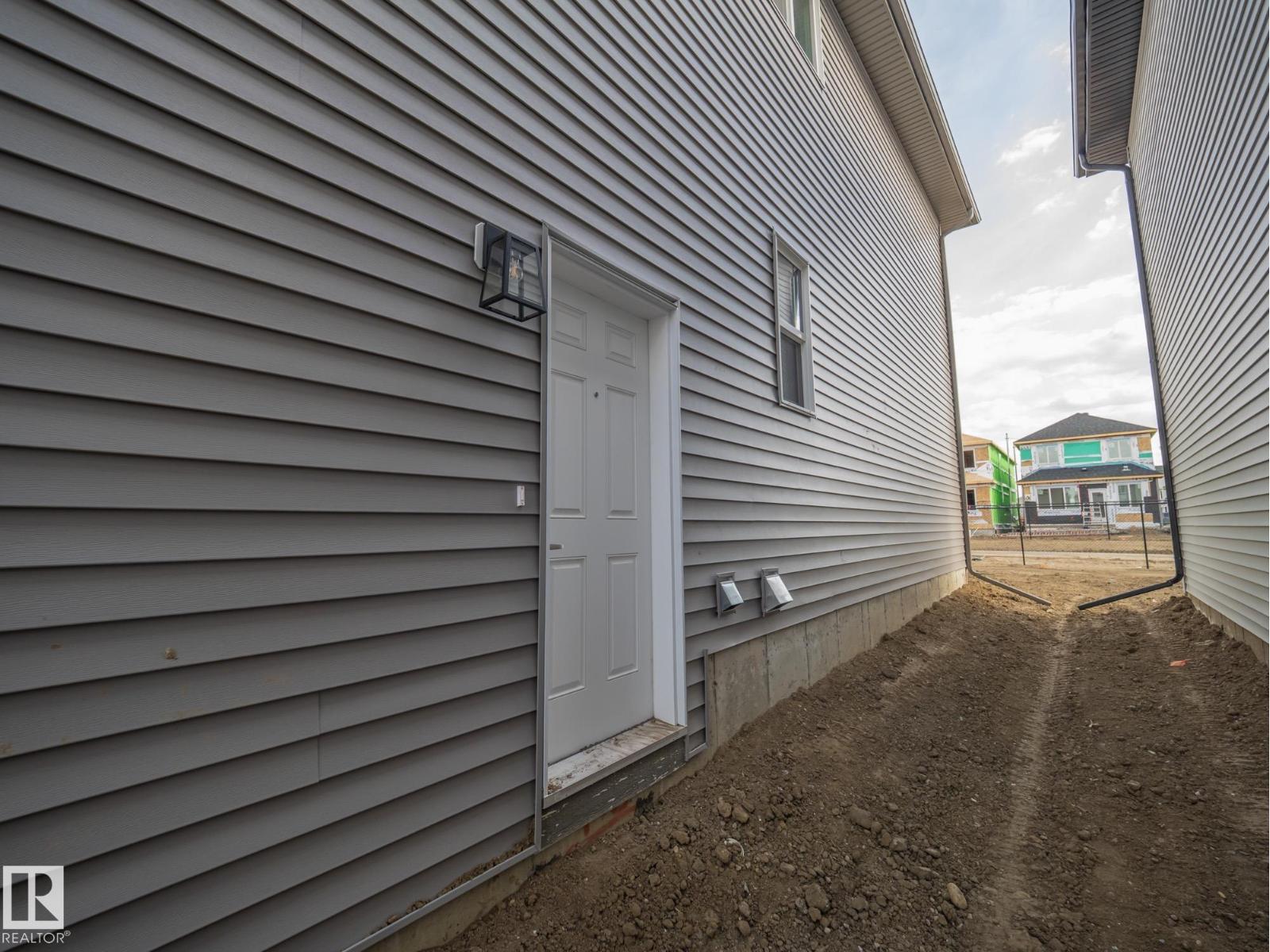 947 18 AV NW - 52