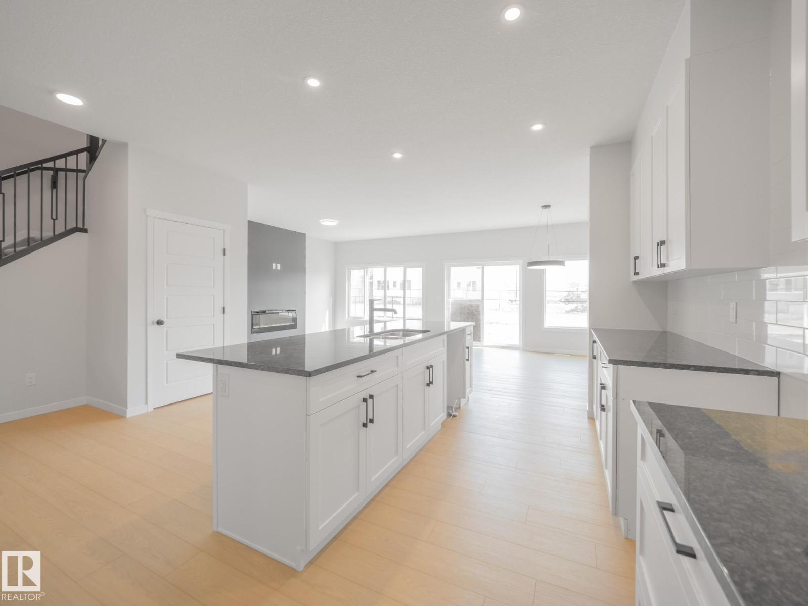 927 18 AV NW - 11
