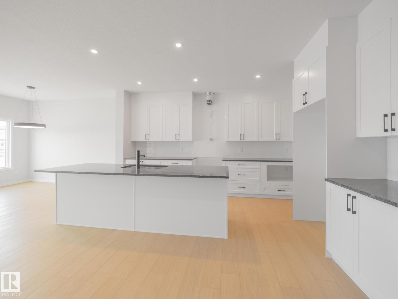 927 18 AV NW - 12