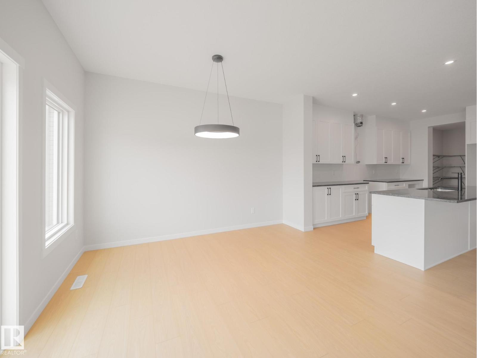 927 18 AV NW - 18