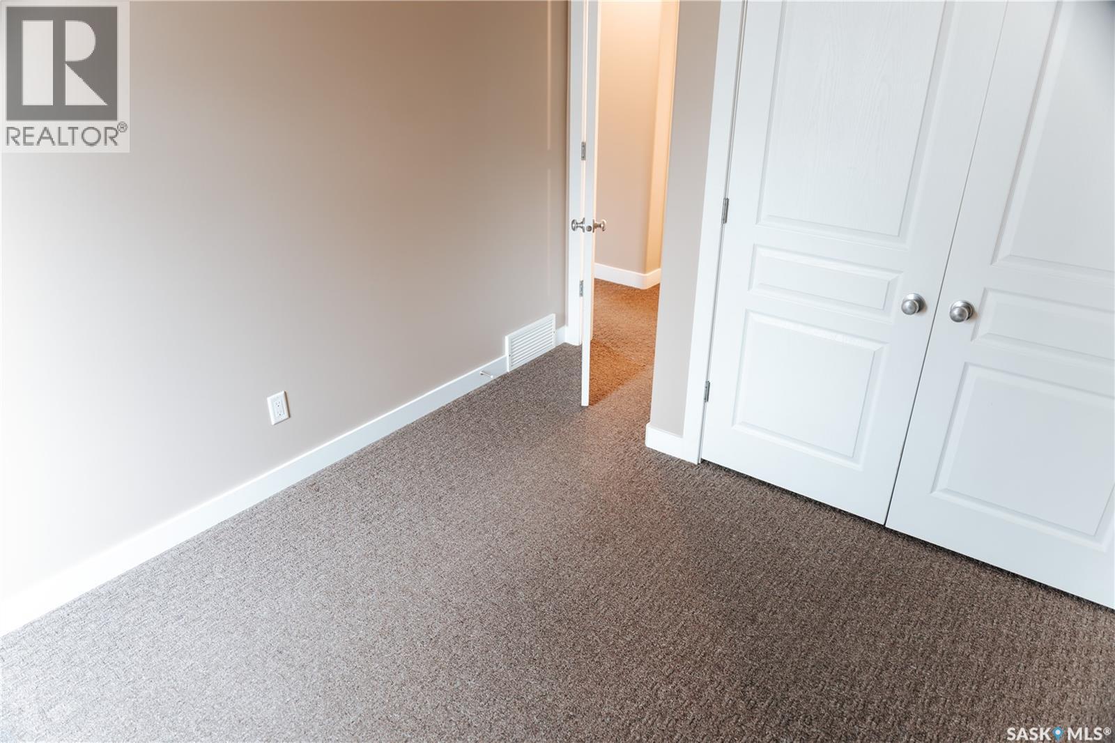 145 McIntyre STREET N - 10