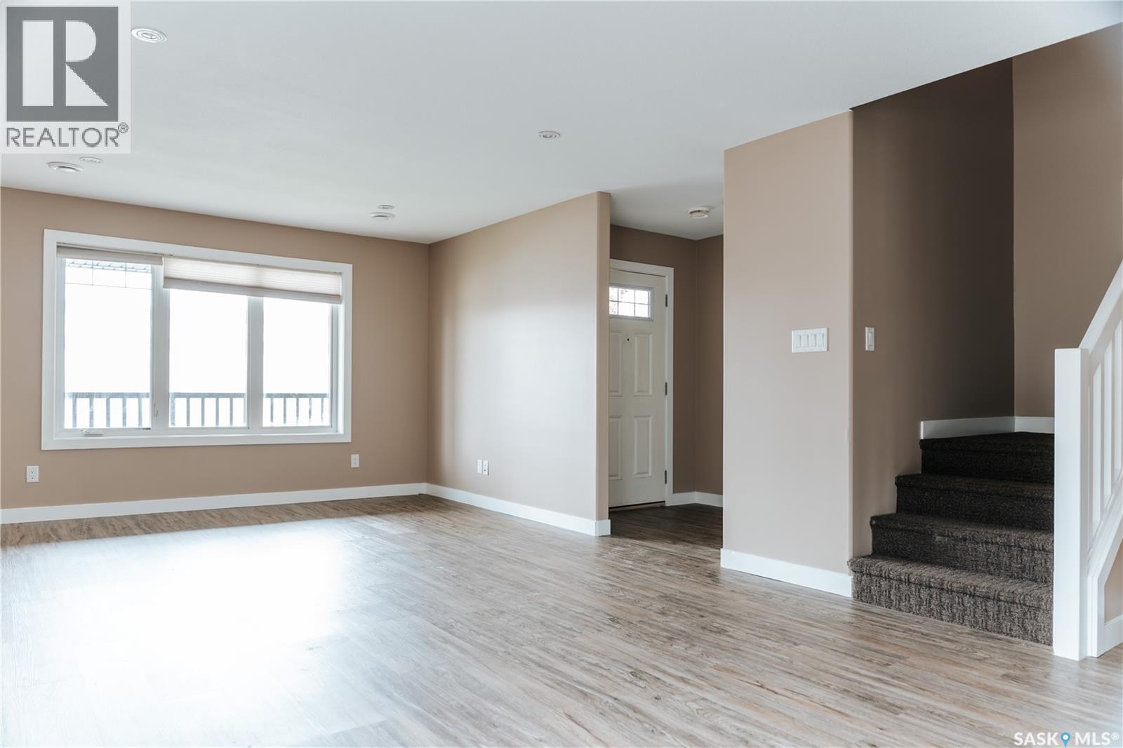 145 McIntyre STREET N - 22