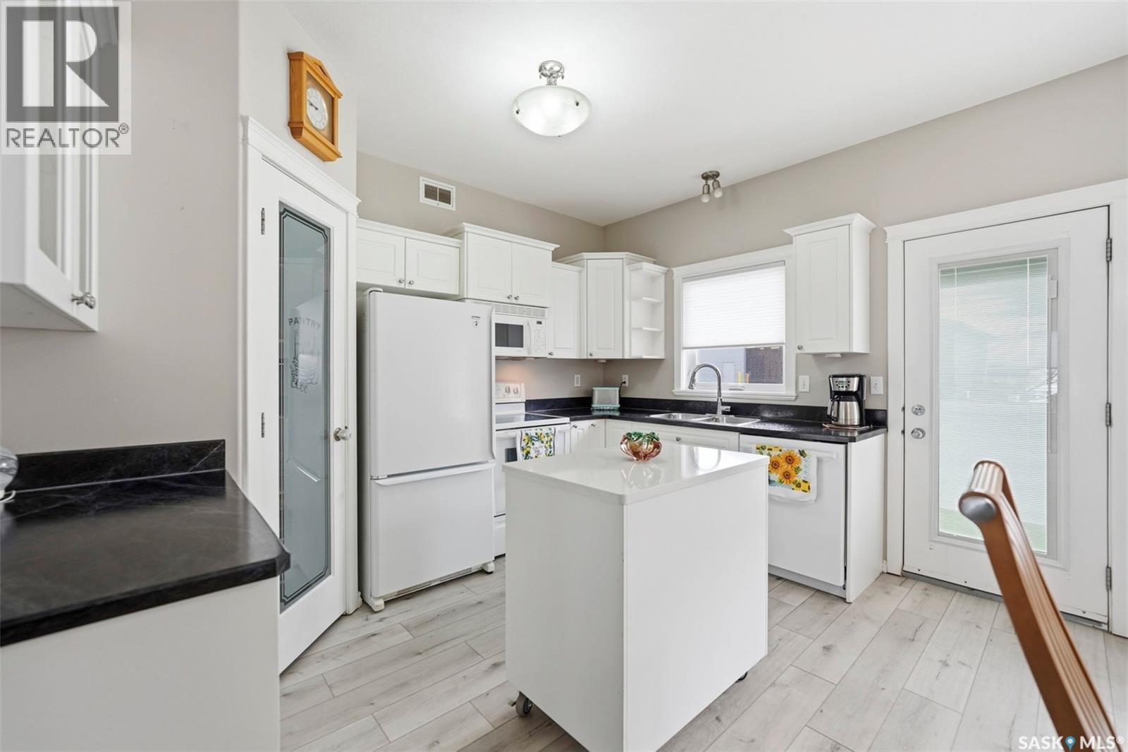 #8 320 3rd STREET - 12