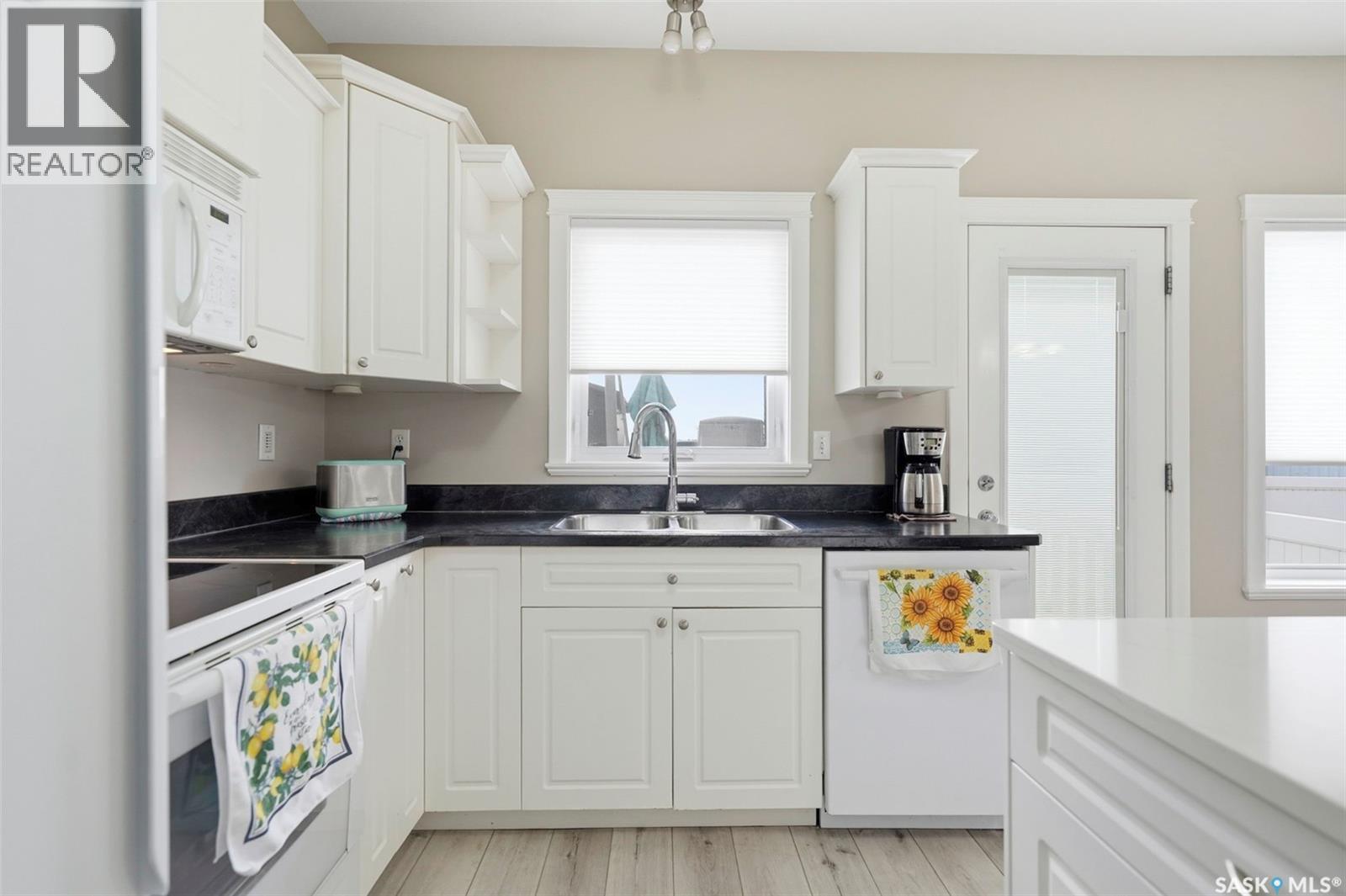 #8 320 3rd STREET - 14