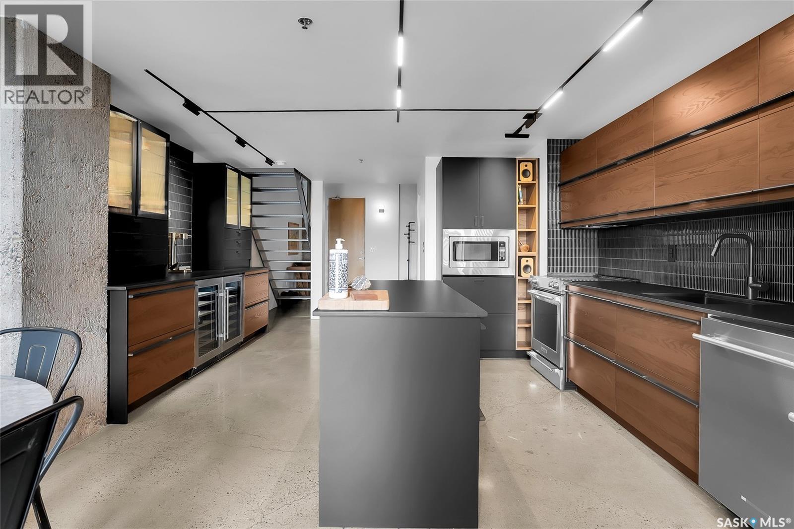 #206 120 23rd STREET E - 13
